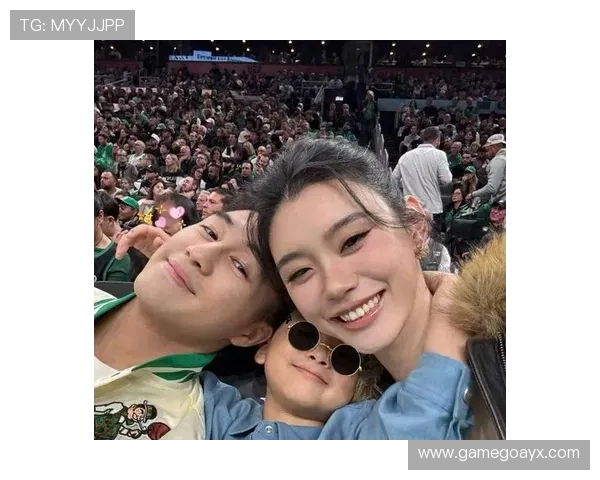 球星晒温馨日常：全家同框幸福满满