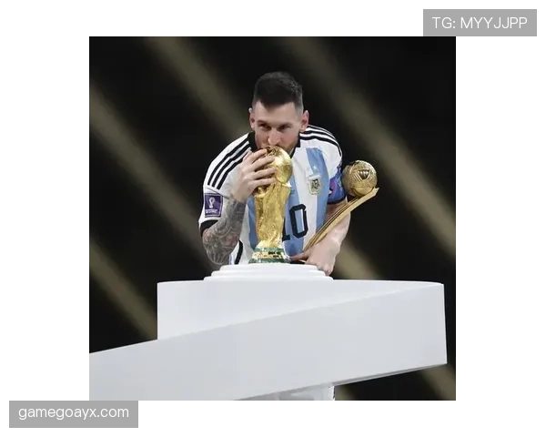 梅西卡塔尔世界杯高光表现引发热议，未来十年或迎职业生涯重要转折