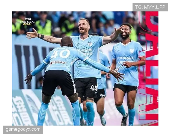 Saka灵动突破助力球队打破防线，表现亮眼引发热议