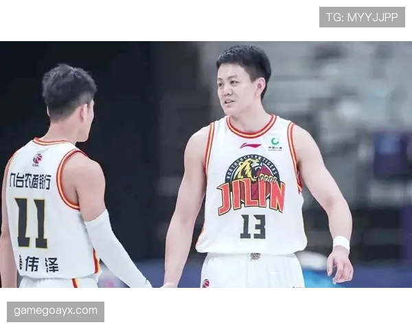 J1联赛转会市场火热，新星加盟与老将转会引关注