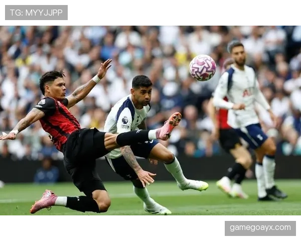 伊萨克状态稳健,前场默契配合助球队斩获关键胜利 伊萨克状态稳健,前场默契配合助球队斩获关键胜利