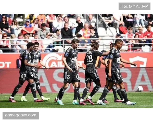 亨克反击效率持续提升,进攻转换表现稳健 亨克反击效率持续提升,进攻转换表现稳健