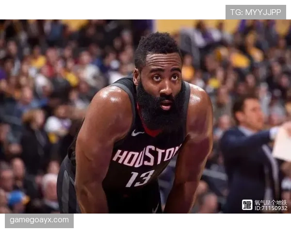 哈登这训练完直接去夜店的穿搭，真当自己是休赛期无限续杯啊？